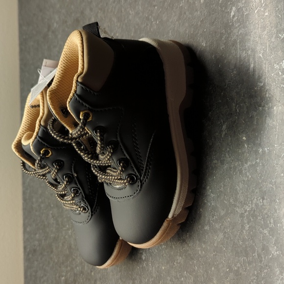 Gap Toddler Boy Boots - Picture 2 of 7